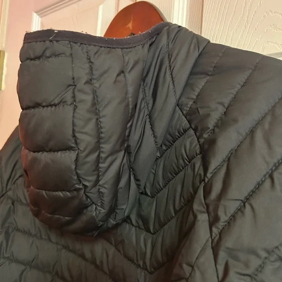 Columbia Women's Black Quilted Puffer Jacket, Size L pre owned - Picture 10 of 17